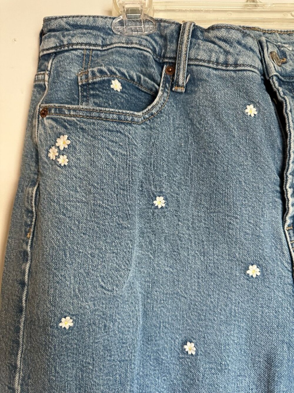 Size 14 Old Navy Sky High Wide Leg Embroidered Daisy Jeans, Medium/Light Wash - Picture 2 of 4